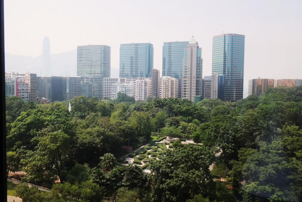 The Mira Hong Kong Hotell Eksteriør bilde View of the city from the park