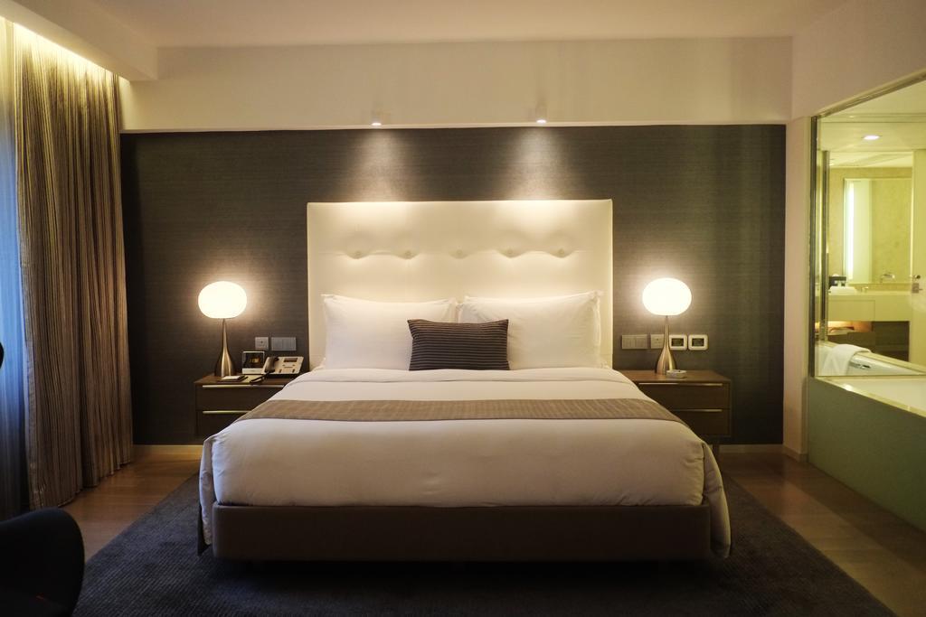 The Mira Hong Kong Hotell Eksteriør bilde A room at the Park Hyatt Hyderabad